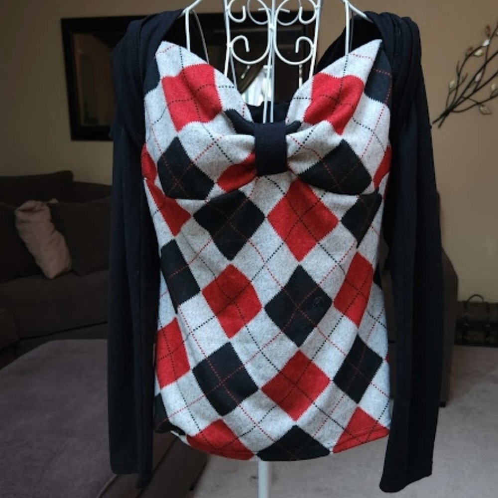 Patty Black and argyle sweater junior sz XL